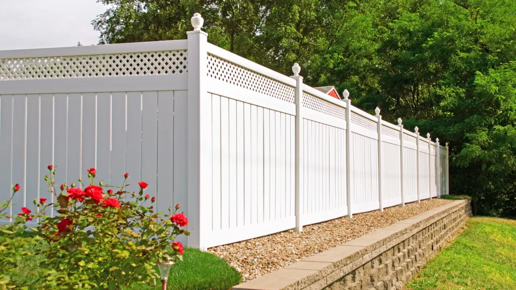 White vinyl privacy fence with lattice top in Montgomery County